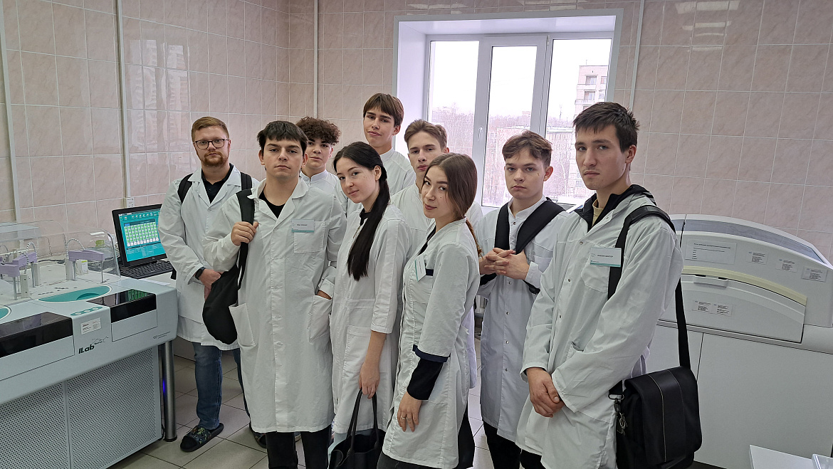 Студенты 1 курса Ивановского медицинского колледжа 